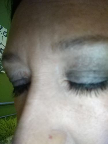 Customer photo review of Sapphire Magnetic Eyelashes and Eyeliner Kit