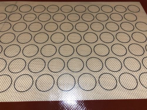Customer photo review of Tapis Macaron - Rouge et Marron