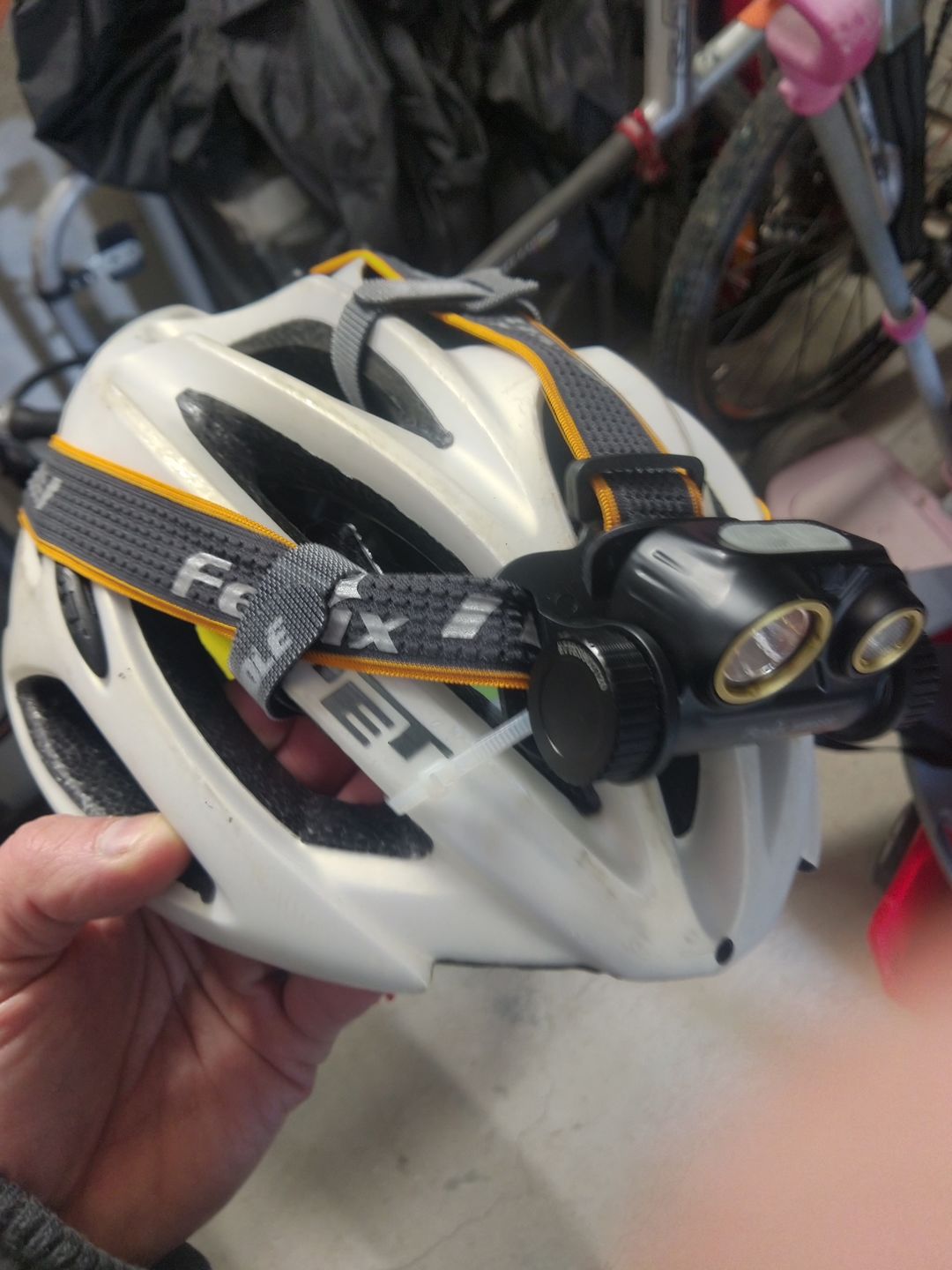 Customer photo review of Fenix HM65R Lampe frontale à double faisceau - 1400 lumens - rechargeable batterie incluse