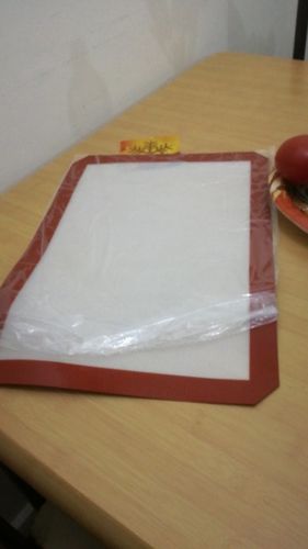 Customer photo review of Tapis de cuisson Silicone - Gris et Rouge