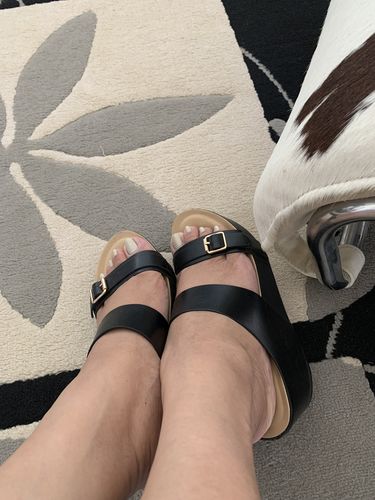 Customer photo review of Iya Wedge Slides