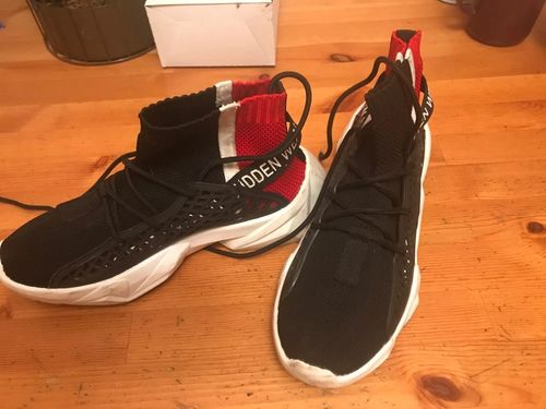 Customer photo review of Mauris Buci Sneakers