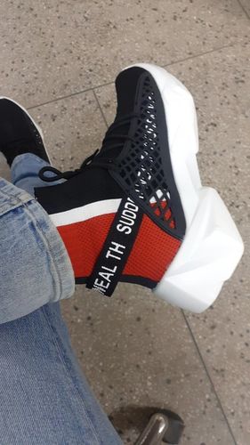 Customer photo review of Mauris Buci Sneakers