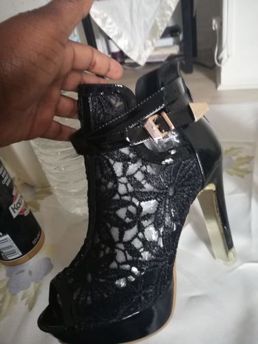 Customer photo review of Peep toe cheville boucles de dentelle broderie talons minces