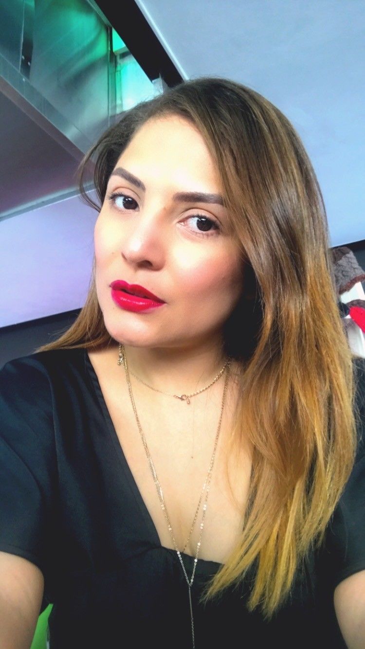 Customer photo review of MAGENTA Lipstick