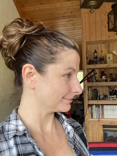 Customer photo review of JuvaBun Messy Bun