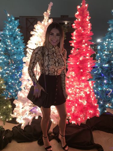 Customer photo review of Femni Vegan Alligator Crossbody Bag (Onyx)