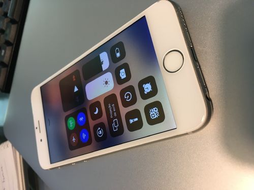 Customer photo review of Apple iPhone 6 64GB, Silver Unlocked - Refurbished Excellent