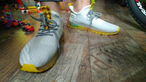 Customer photo review of Rogerin Weiss Sneakers