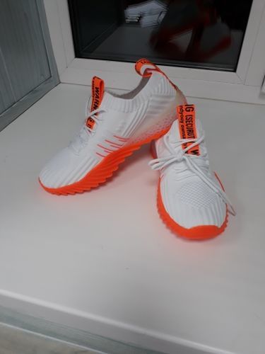 Customer photo review of Colorblock Knitted Breathable Lace-Up Yeezy Sneakers