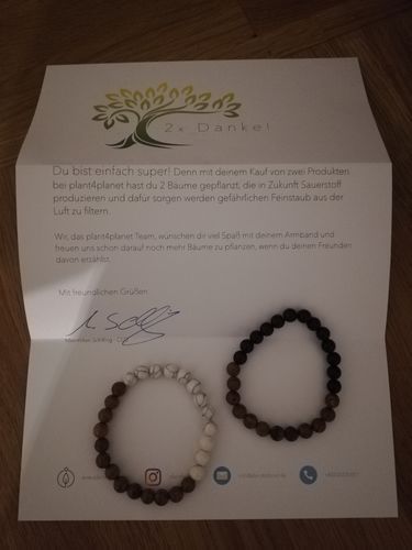 Customer photo review of Zedernholz Armband