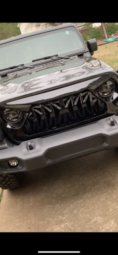Customer photo review of Shark Grille - Glossy Black (18-19 Wrangler JL)
