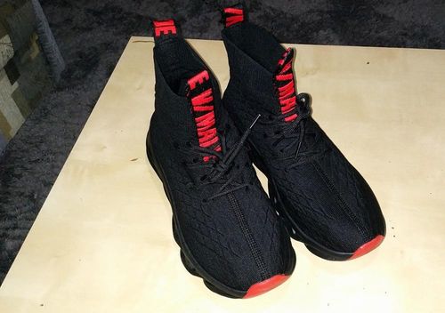 Customer photo review of Leof Bercovici Sneakers