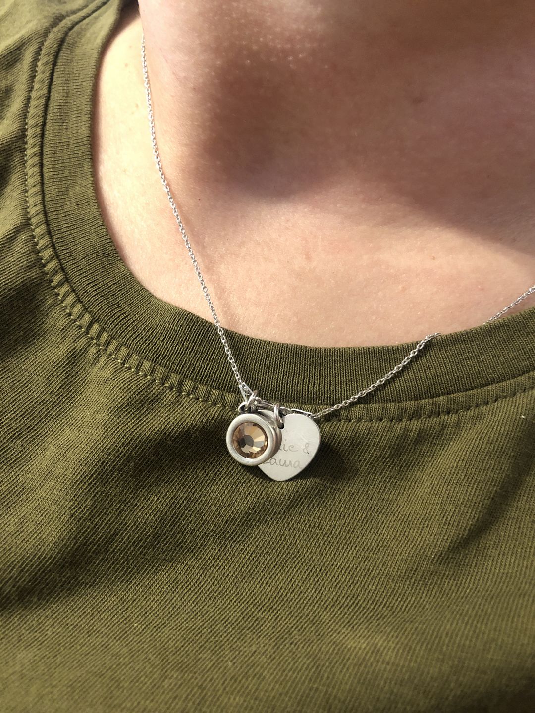 Customer photo review of Personalisierte Herzkette mit Gravur aus 925 Sterling Silber