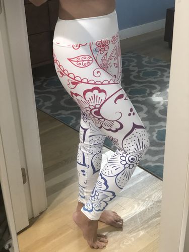 Customer photo review of Gradient Ornament Leggings