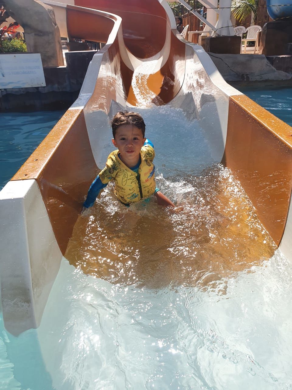 Customer photo review of Camisa Flutuadora Infantil Floater
