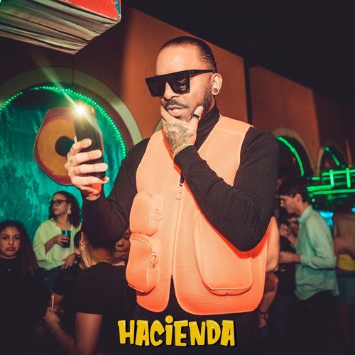 Customer photo review of Storm - Solid Black