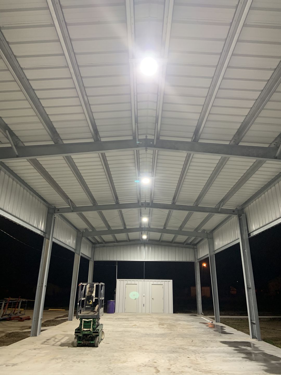 Customer photo review of High Bay LED Light 150W UFO 5700K - LED Warehouse Lighting - 20,098 Lumens