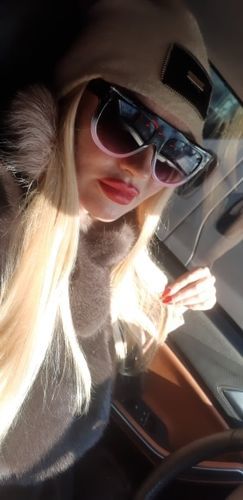 Customer photo review of Geller Sunglasses