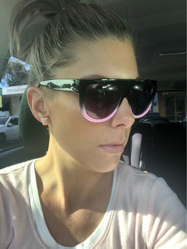 Customer photo review of Geller Sunglasses
