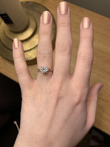 Customer photo review of Louilyjewelry Rose Gold Round Cut Engagement Ring