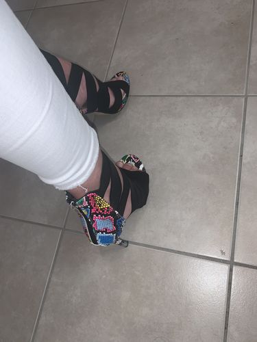 Customer photo review of Sandales à talons fins en peau de serpent à patchwork à lacets