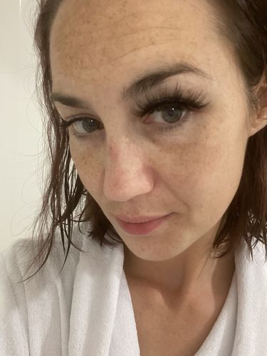 Customer photo review of Ruby Magnetic Eyelashes and Eyeliner Kit