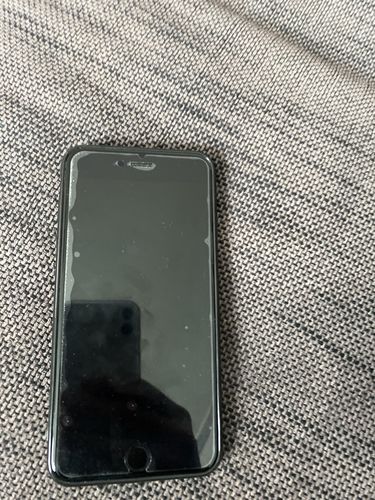 Customer photo review of Apple iPhone 8 64GB Gold Unlocked Refurbished Pristine