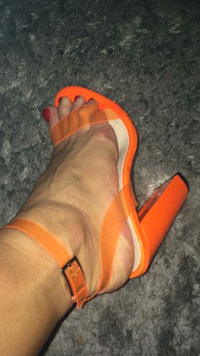 Customer photo review of Sandales à talons chunky transparents