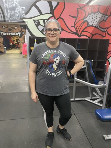 Customer photo review of Chingona Como Mi Padre OG Ladie's T-Shirt