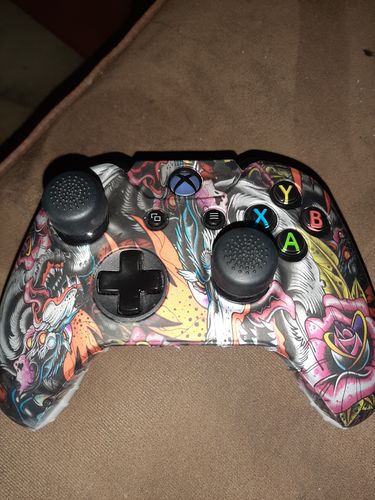 Customer photo review of Rose Dragon - XBOX One Controller Skin