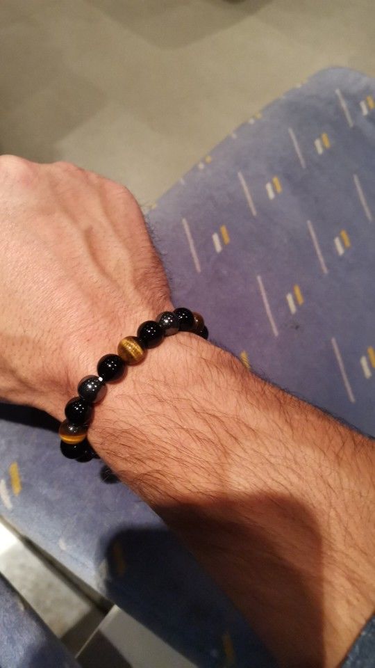 Customer photo review of Bracelet «Triple Protection» en oeil de tigre, obsidienne et Hématite