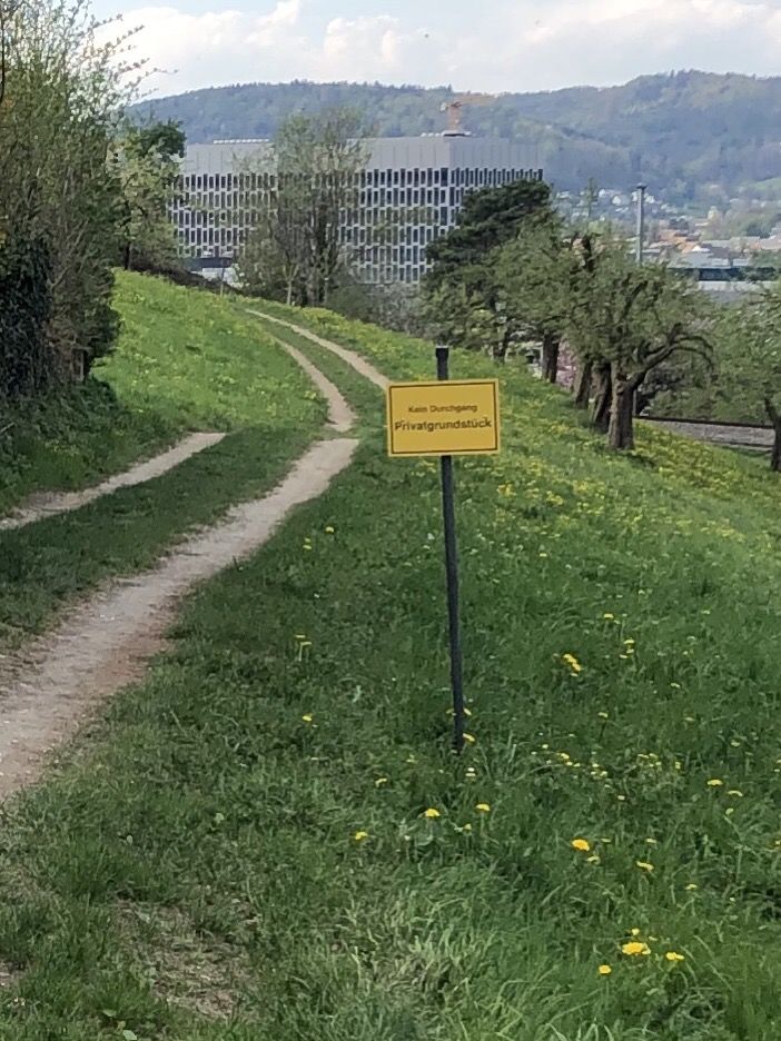 Customer photo review of Kein Durchgang Privatgrundstück Schild oder Aufkleber aus Alu-Verbund oder Selbstklebefolie mit UV-Schutz