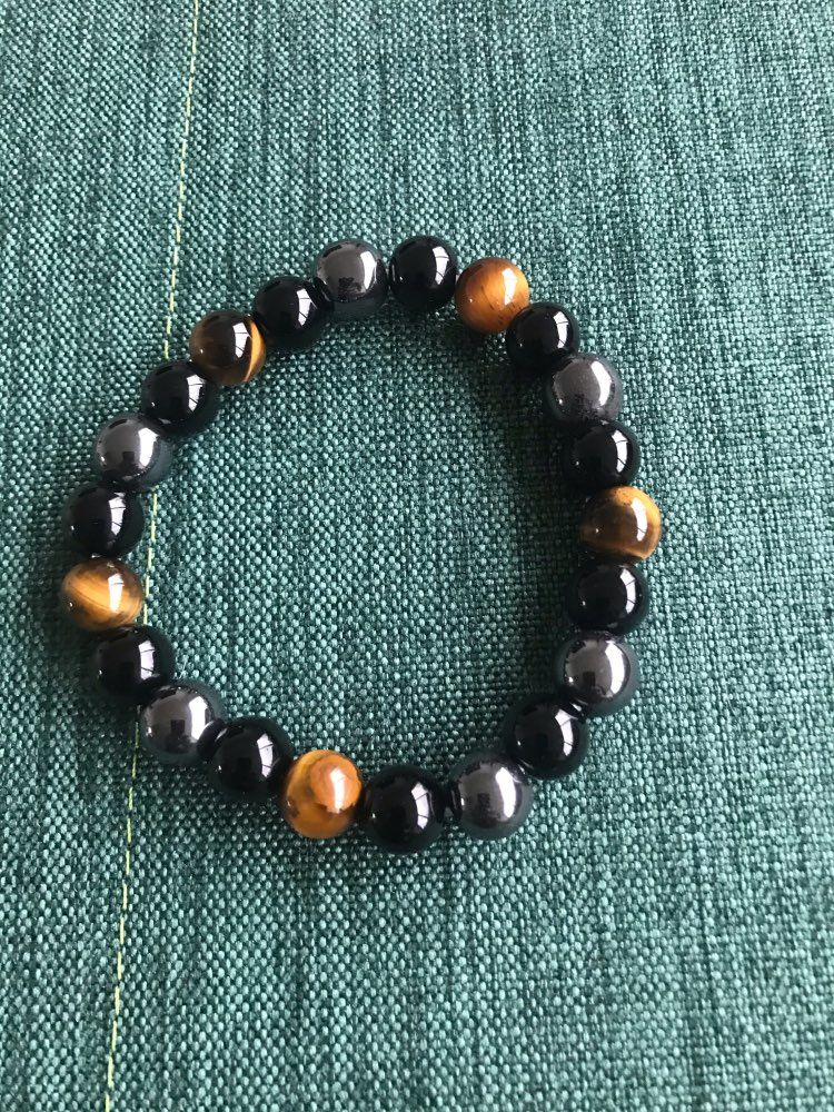 Customer photo review of Bracelet «Triple Protection» en oeil de tigre, obsidienne et Hématite