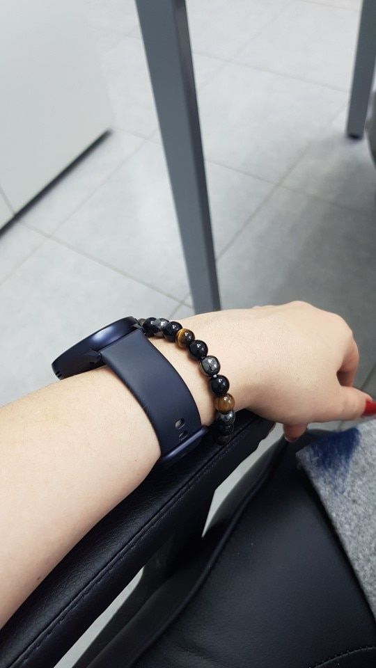 Customer photo review of Bracelet «Triple Protection» en oeil de tigre, obsidienne et Hématite