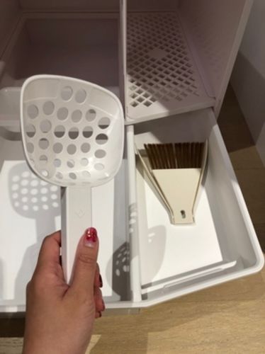 Customer photo review of Furrytail XL Semi-Closed Glow House Cat Litter Box with Scoop