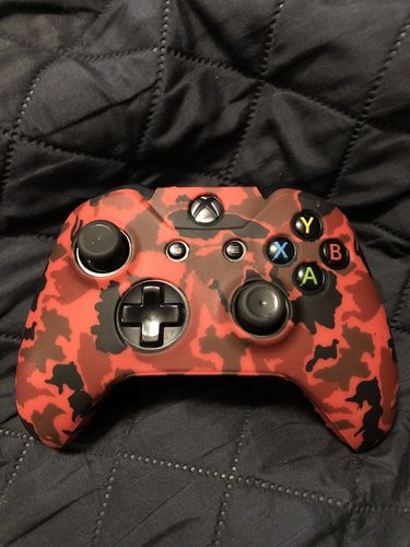 Customer photo review of Crimson Red Camo - XBOX One Controller Skin