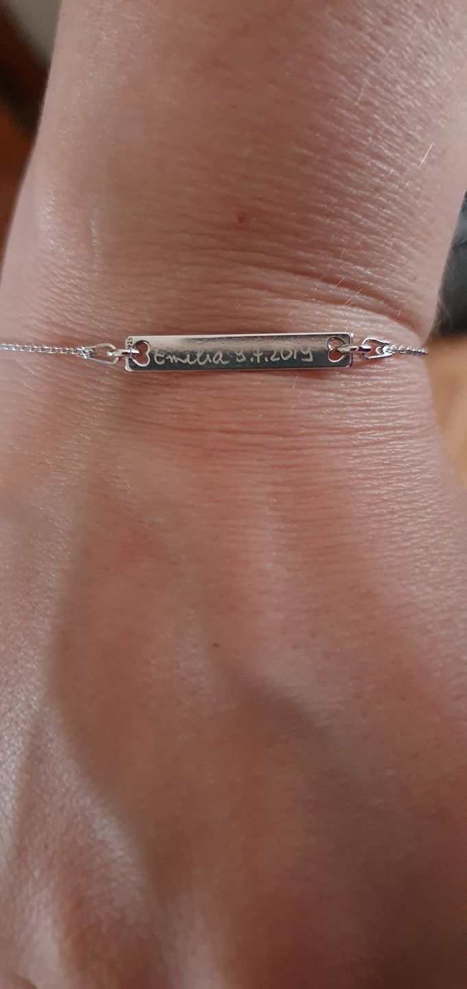Customer photo review of Personalisiertes Armband mit Gravur länglich aus 925 Sterling Silber