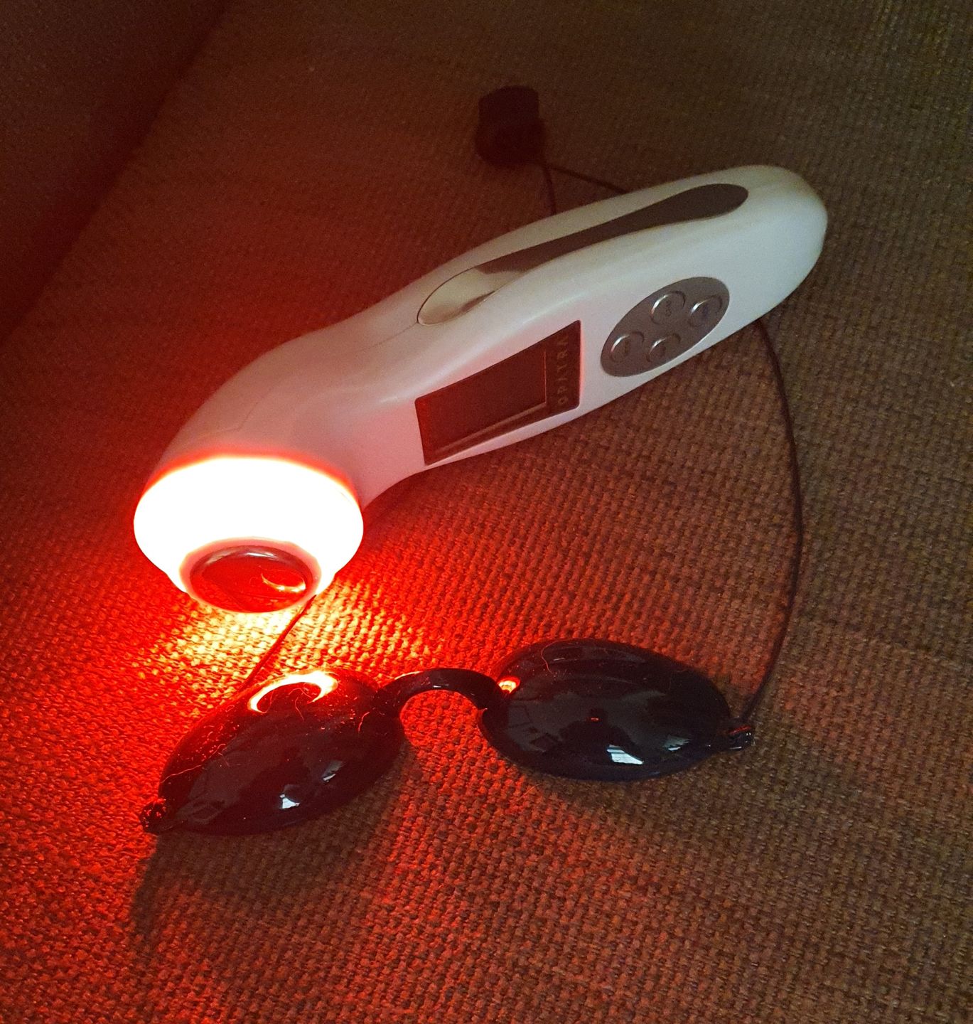 Avaliação com foto de um cliente sobre o DERMISONIC