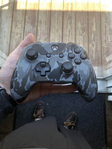 Customer photo review of Navy Camo - XBOX One Controller Skin