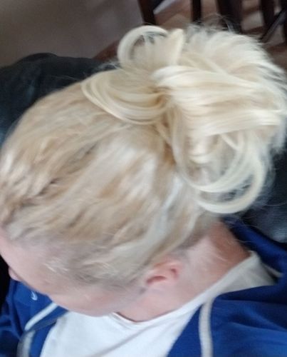 Customer photo review of JuvaBun Messy Bun