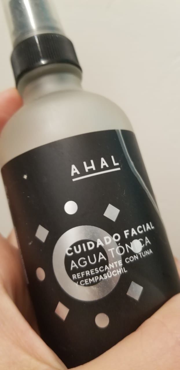Customer photo review of Agua Tónica Refrescante con Tuna y Cempasúchil