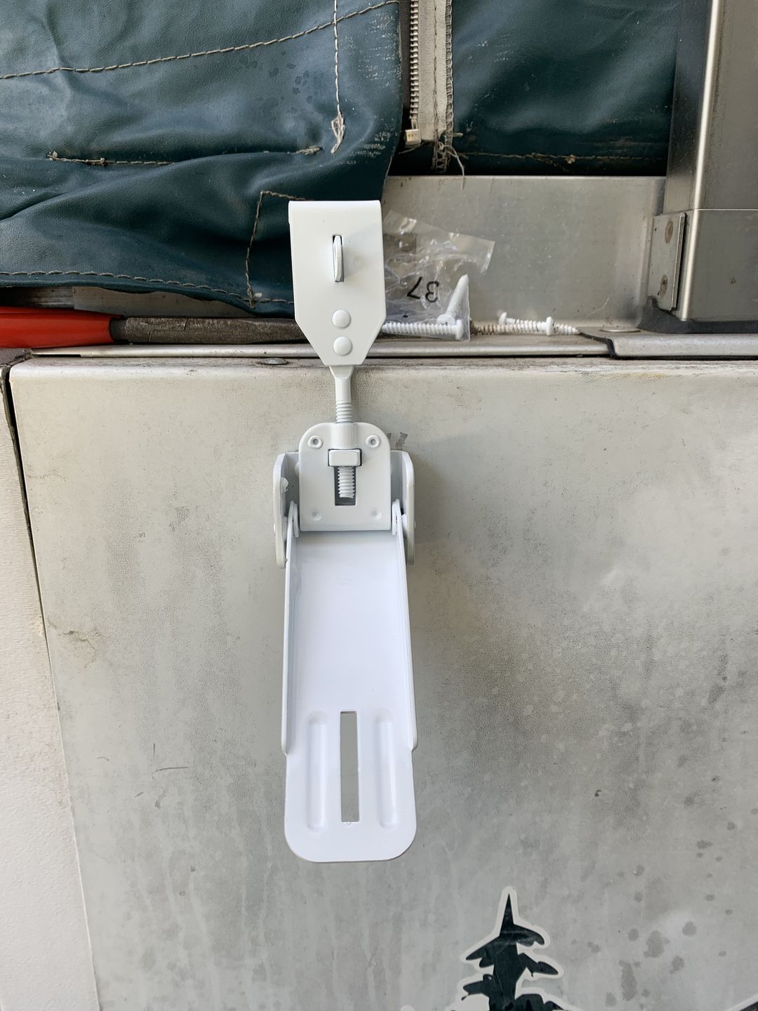 Customer photo review of Locking Roof and Storage Box Latch White