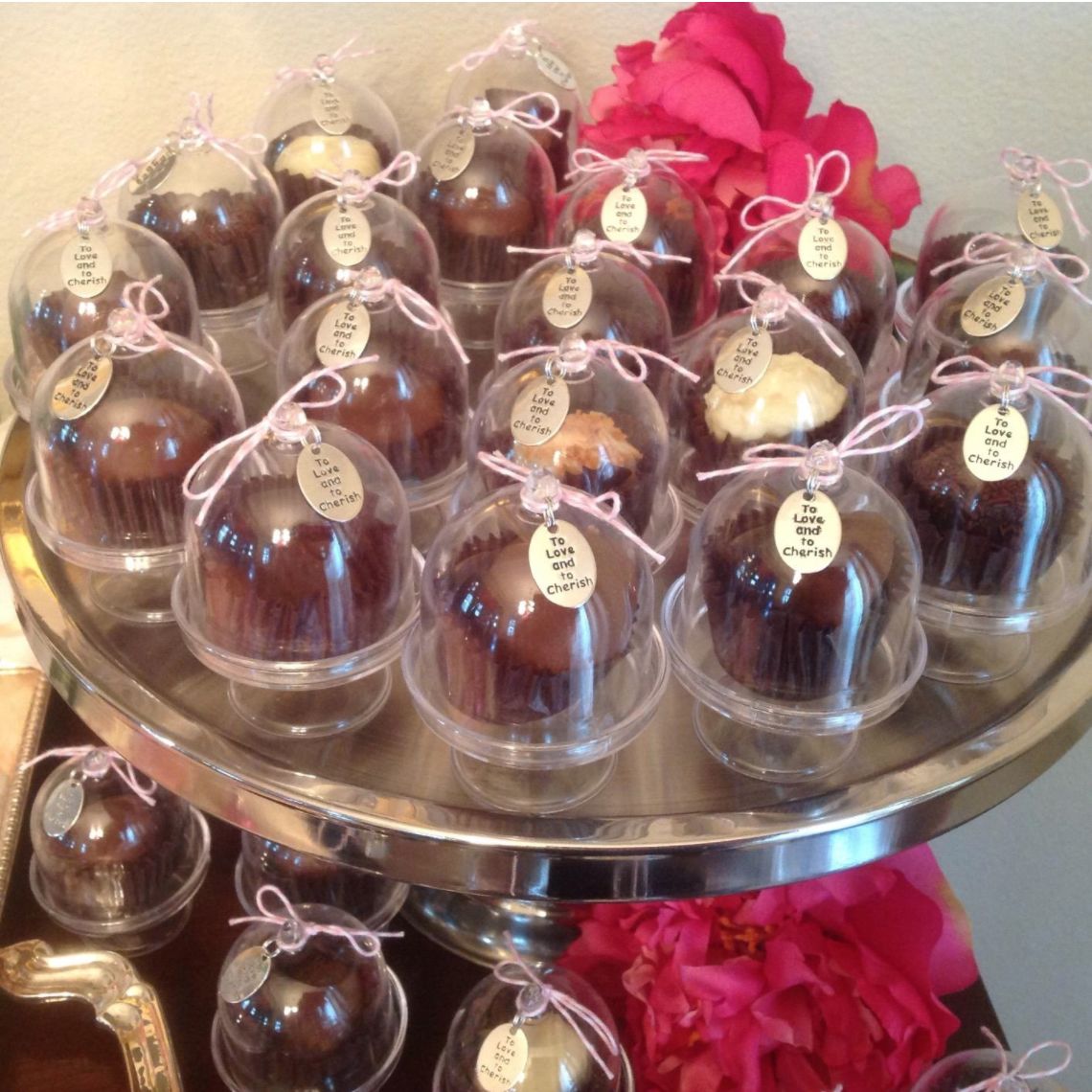 Customer photo review of Acrylic Clear Cake Stand with Lids (12 pieces)