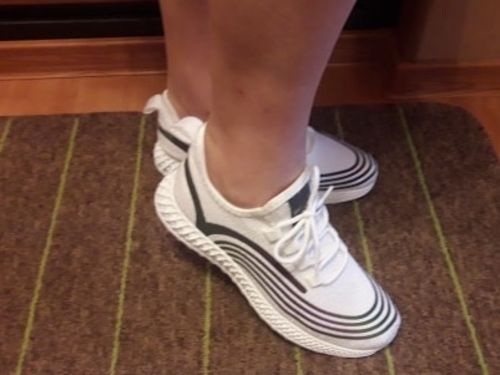 Customer photo review of Striped Lace-Up Muffin Casual Sneakers