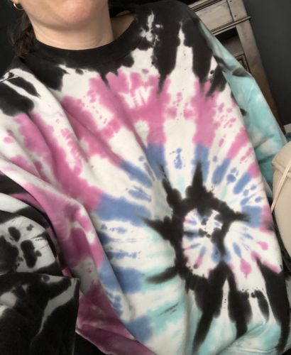 Customer photo review of Neil Sweatshirt - Seabreeze / Peony / Onyx