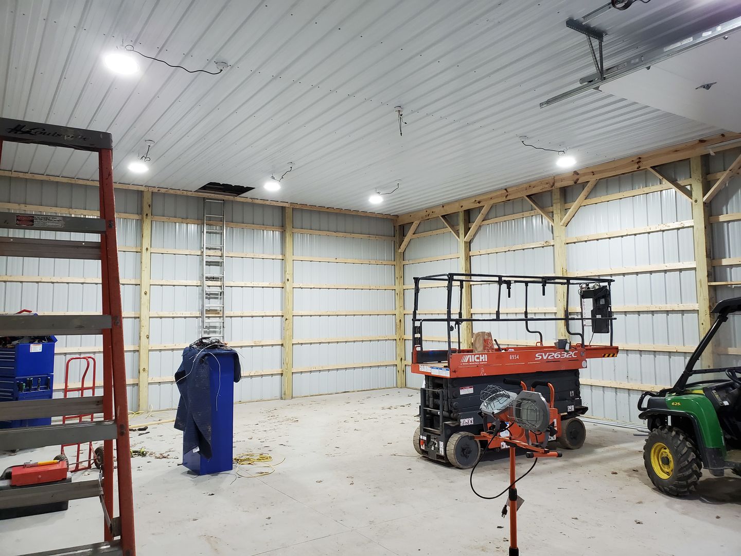 Customer photo review of 150W LED UFO High Bay Light - 5700K - AC100-277V - White