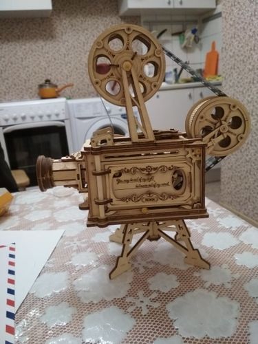 Customer photo review of Robotime Vitascope - Hand Crank Projector