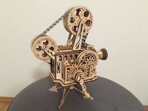Customer photo review of Robotime Vitascope - Hand Crank Projector