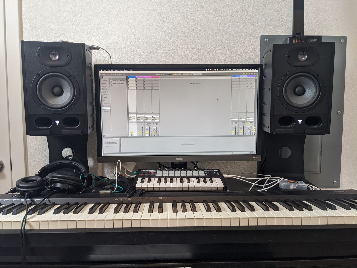 Customer photo review of SOUNDRISE PRO Studio Monitor Stands 9" | Made in USA | Pair